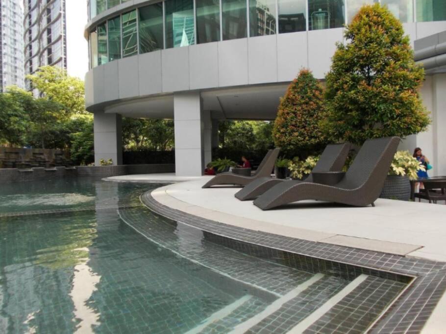 Prime Avant Bgc Location Apartments By Ph Staycation Manila Exterior foto